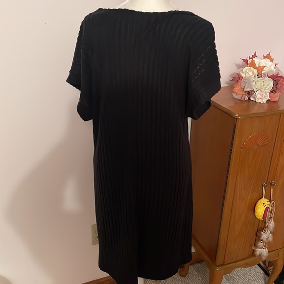 Perfect little black dress - Picture 4 of 5